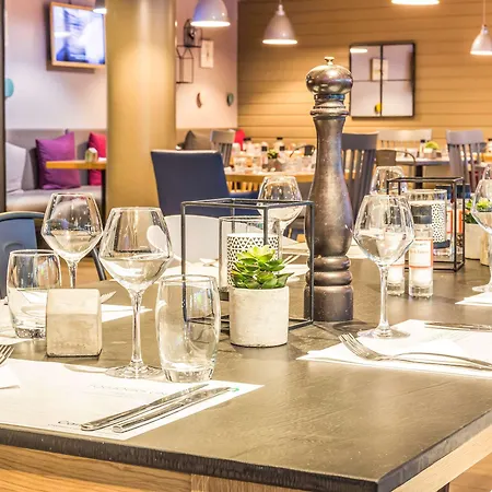 Campanile Paris Ouest - Pont De Hotel 3*