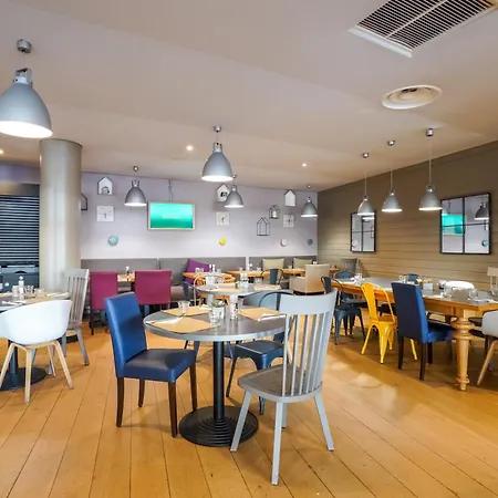 钟楼巴黎西苏尔纳港酒店 叙雷讷