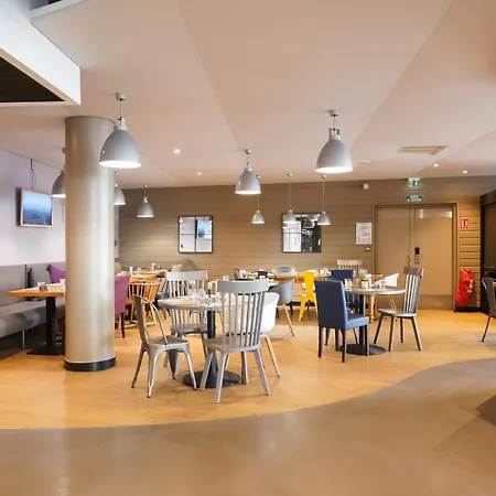 钟楼巴黎西苏尔纳港酒店 酒店 叙雷讷