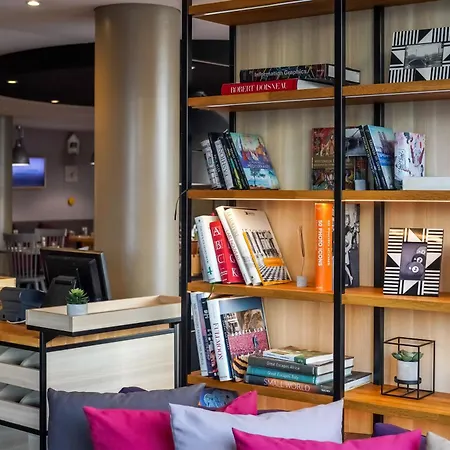 Hotel Campanile Paris Ouest - Pont De 3*