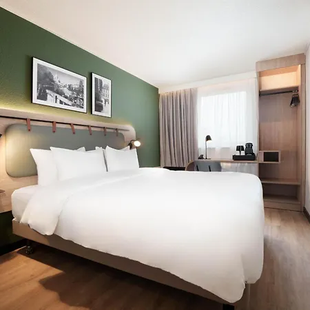 Campanile Paris Ouest - Pont De Hotel