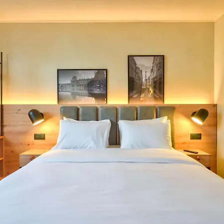 Hotel Campanile Prime - - La Defense 3*