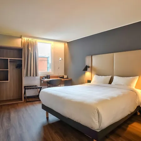 Campanile Prime - - La Defense