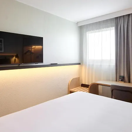 Campanile Prime - - La Defense Отель 3*
