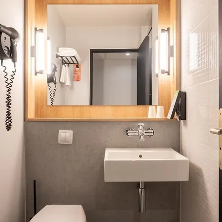 Campanile Prime - - La Defense 3*