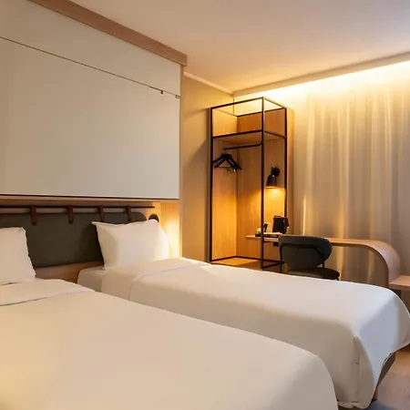 Campanile Prime - - La Defense 3*