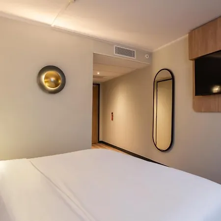 Campanile Prime - - La Defense