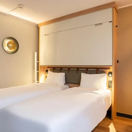 Hotel Campanile Prime - - La Defense 3*