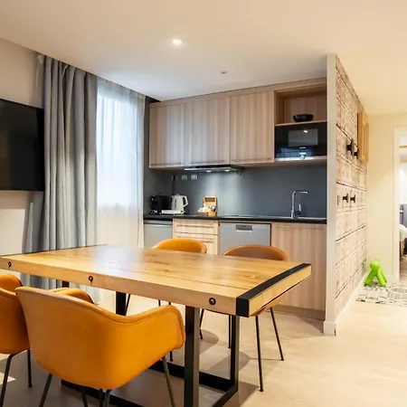 Hotel Campanile Prime - - La Defense Suresnes