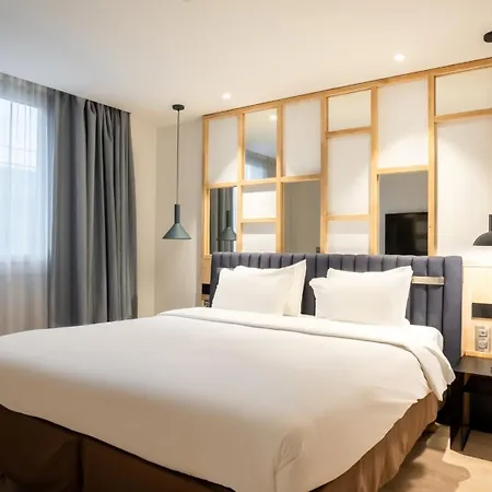 Campanile Prime - - La Defense