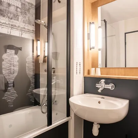 Hotel Campanile Prime - - La Defense