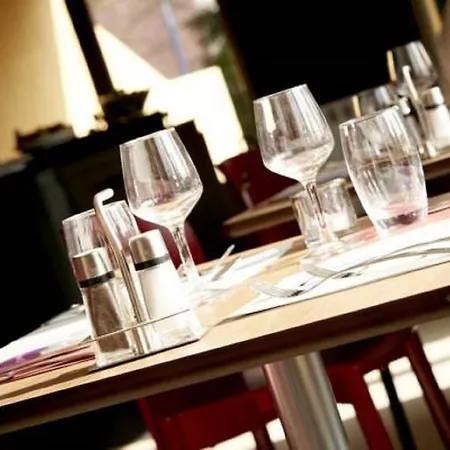 Hotel Campanile Paris Ouest - Pont De 3*
